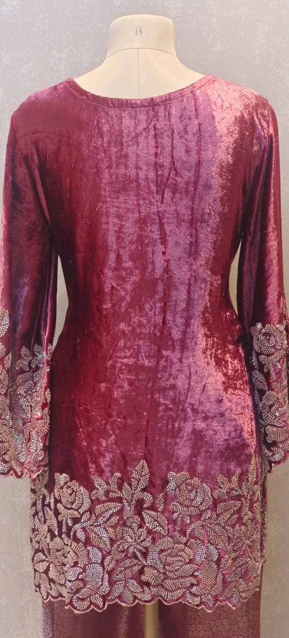 Cut-Dana Embellished Velvet Kurta With Heavy Brocade Bottom & Pearl Tasseled Dupatta- 12453