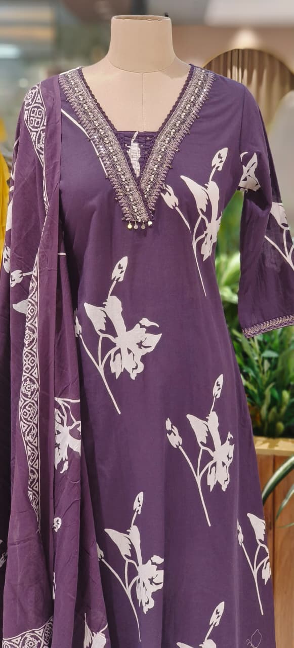 Trendy Botanical Print Three-Piece Suit Set with Elegant Neck Work & Matching Dupatta And Bottom