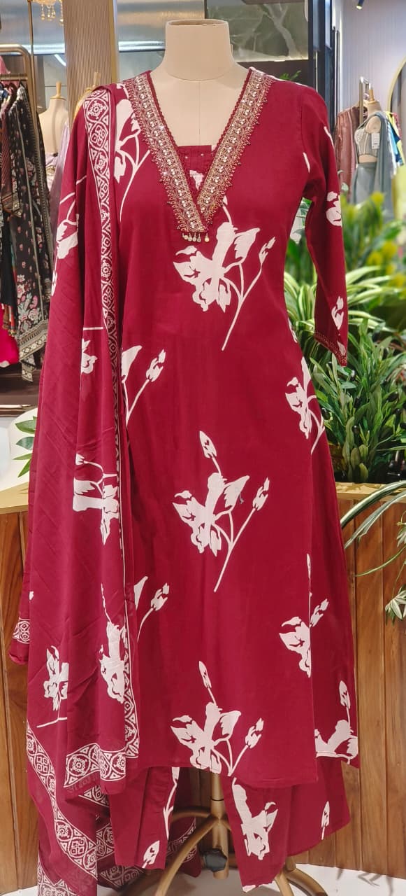 Trendy Botanical Print Three-Piece Suit Set with Elegant Neck Work & Matching Dupatta And Bottom