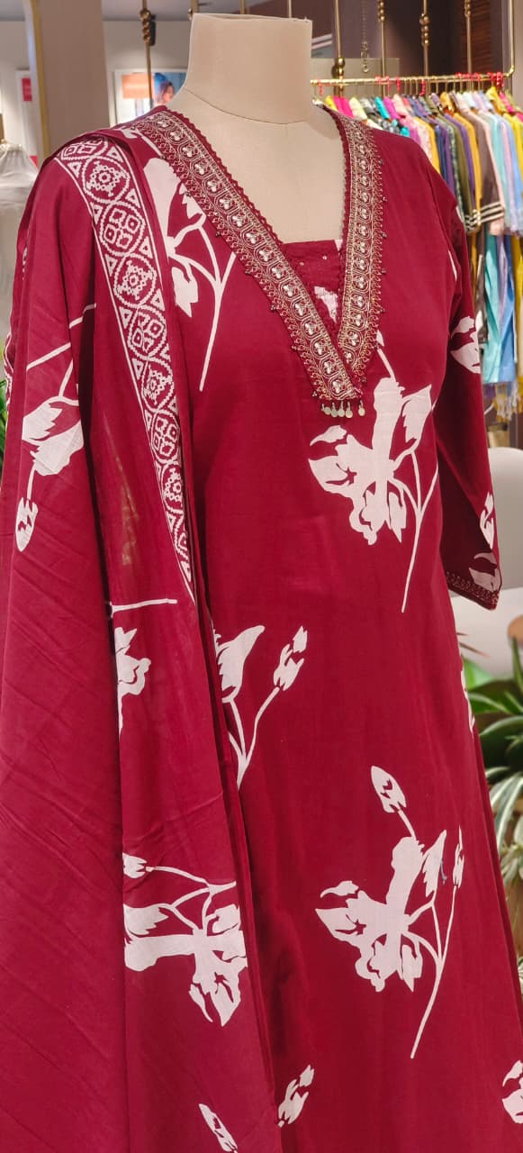 Trendy Botanical Print Three-Piece Suit Set with Elegant Neck Work & Matching Dupatta And Bottom