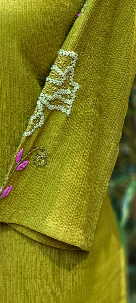 Katha Stitch Kind Embroidered Front Tassel Co-Ord Set In Crush Cotton Fabric- 13002