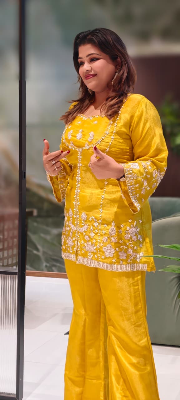 Tissue Elegance Shimmery Cut-Dana Line Suttle Work Buster With Outer & Bottom- 13051