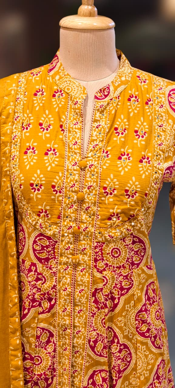 Traditional Printed Front Slitted Look Ethnic Anarkali Full Suit Set With Dupatta In Cotton Fabric-13315