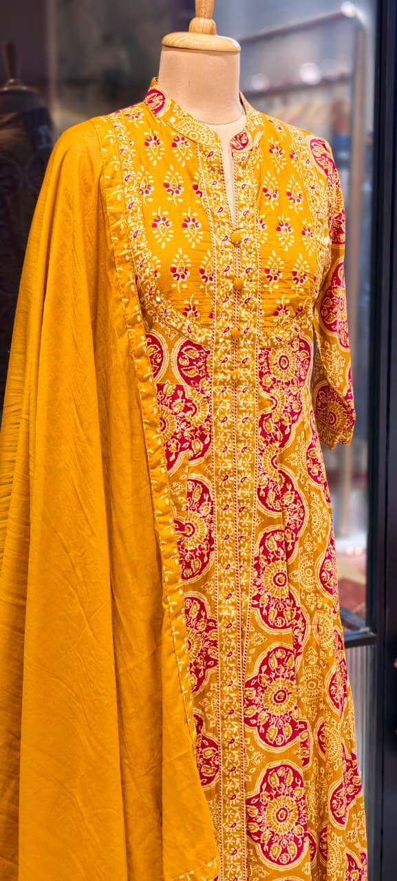 Traditional Printed Front Slitted Look Ethnic Anarkali Full Suit Set With Dupatta In Cotton Fabric-13315