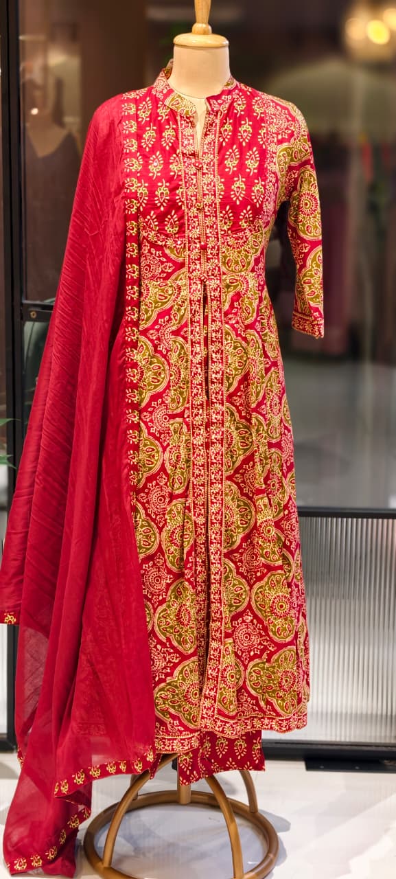 Traditional Printed Front Slitted Look Ethnic Anarkali Full Suit Set With Dupatta In Cotton Fabric-13315