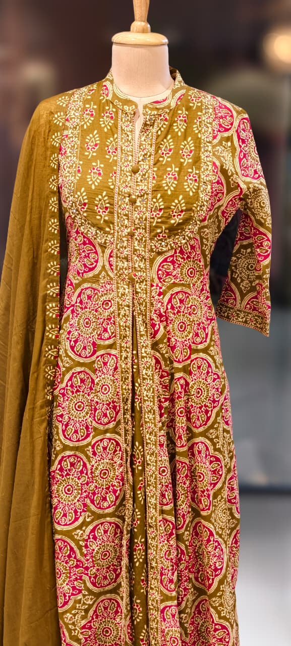 Traditional Printed Front Slitted Look Ethnic Anarkali Full Suit Set With Dupatta In Cotton Fabric-13315