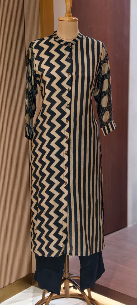Striking Zig-Zag With Striped Stylish Kurta Pant Set In Muslin Fabric- 13456