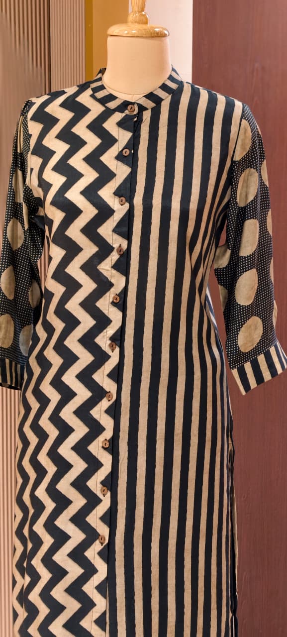 Striking Zig-Zag With Striped Stylish Kurta Pant Set In Muslin Fabric- 13456