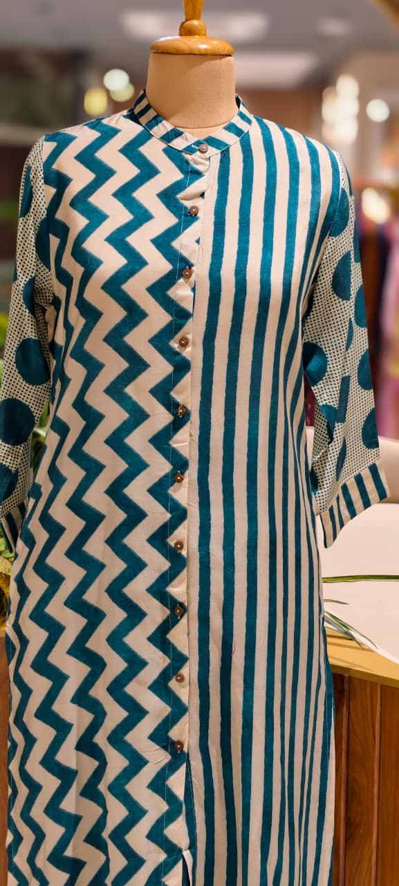 Striking Zig-Zag With Striped Stylish Kurta Pant Set In Muslin Fabric- 13456