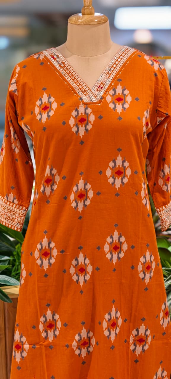 Abstract Print Minimal Thread Embroidered Neck Line Cotton Kurta Pant Set- 13527