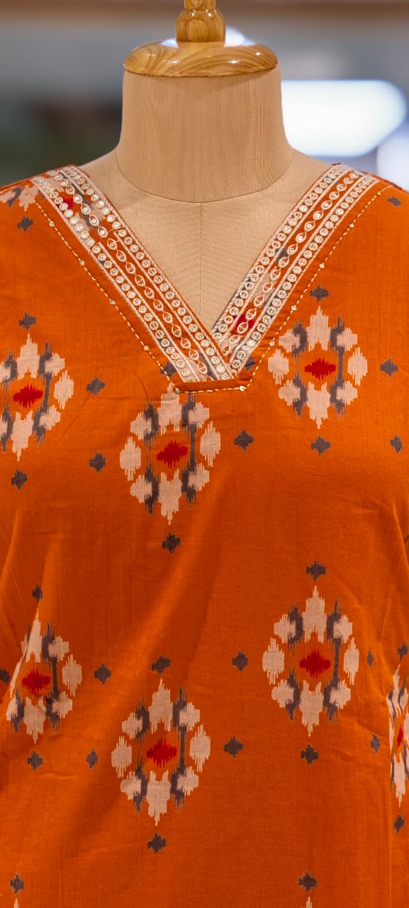 Abstract Print Minimal Thread Embroidered Neck Line Cotton Kurta Pant Set- 13527