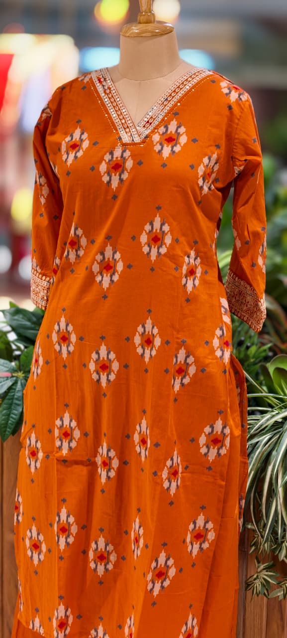 Abstract Print Minimal Thread Embroidered Neck Line Cotton Kurta Pant Set- 13527