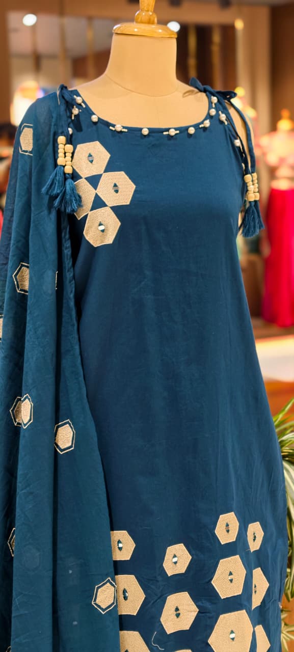 Summer Style Slevless Noodel Strap Cotton Embroidered Full Suit Set 13843