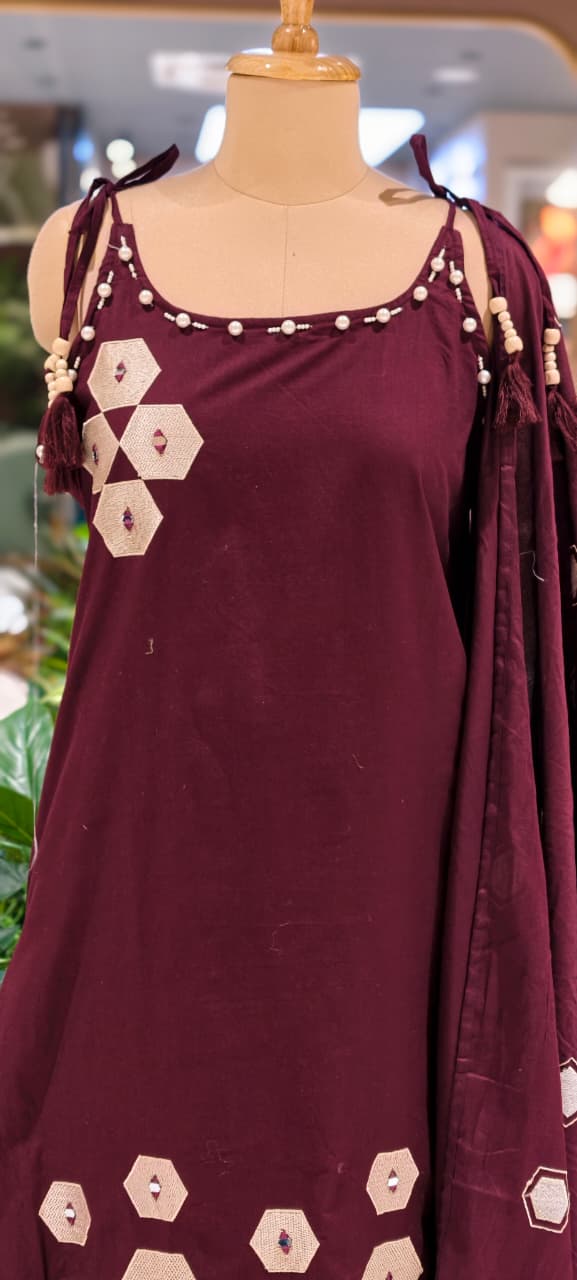 Summer Style Slevless Noodel Strap Cotton Embroidered Full Suit Set 13843