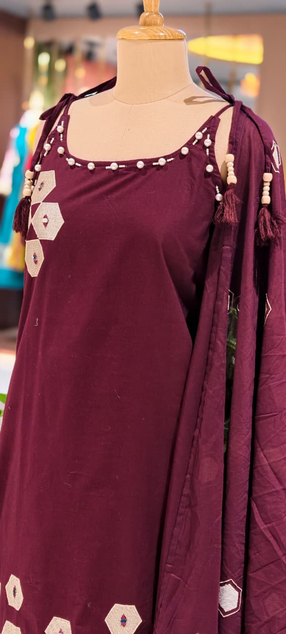 Summer Style Slevless Noodel Strap Cotton Embroidered Full Suit Set 13843