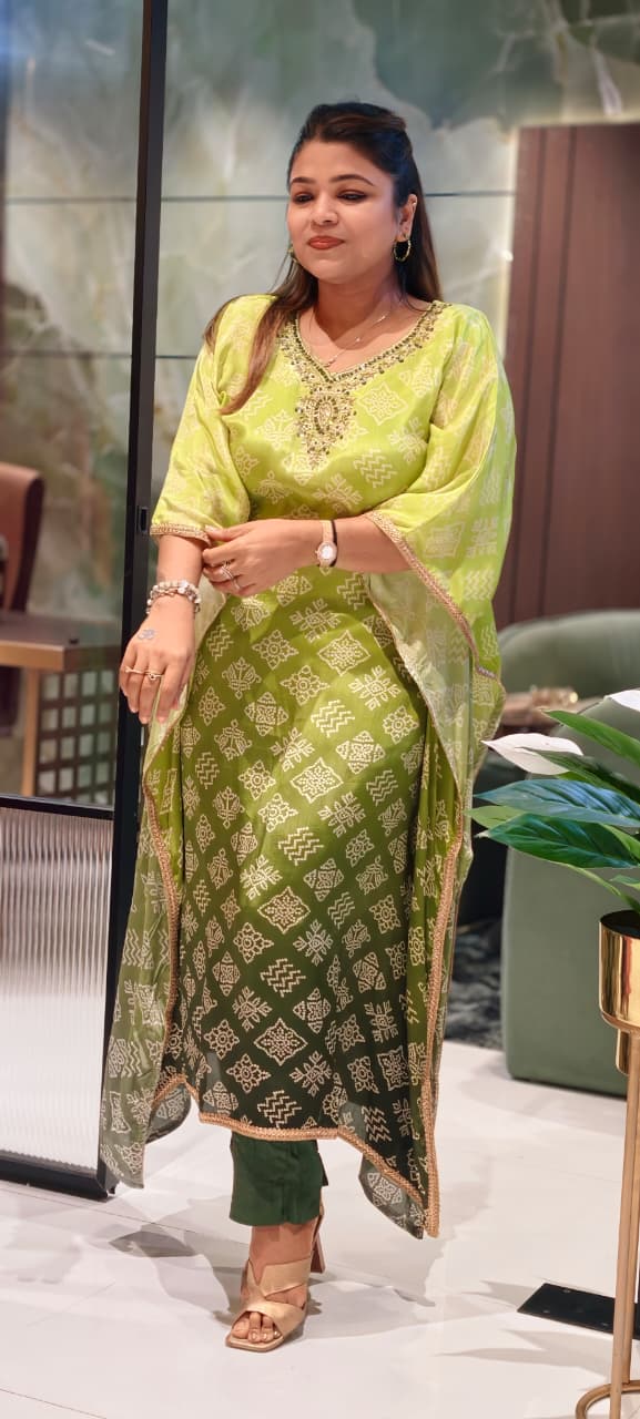 Dual Green Punch Mirror With Embroidery Neckline Printed Kaftan With Bottom In Crepe Fabric