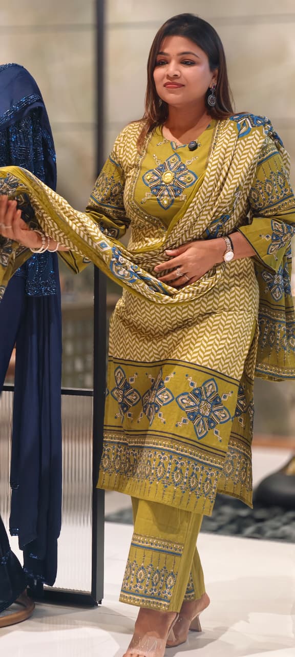 Geometric Chevron Print 3-Piece Cotton Full Suit Set with Mirror-Work Yoke- 14920
