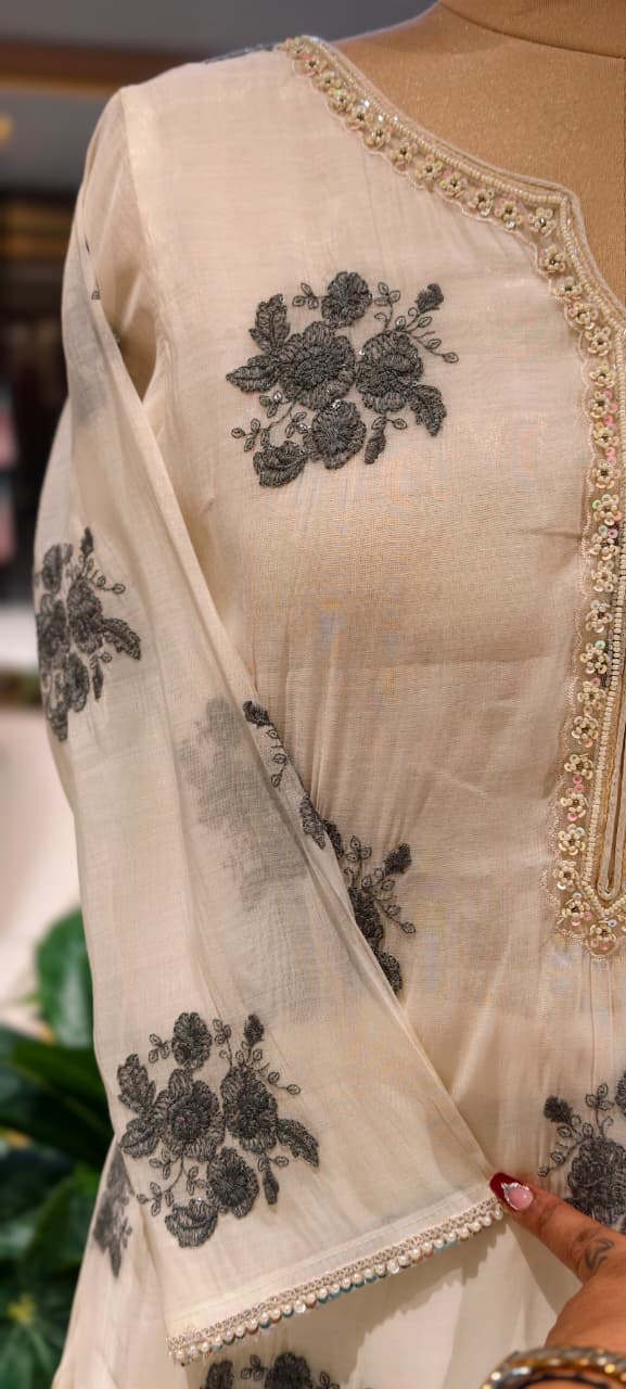 3D Floral Scattered Appliques Minimal Neckline Surat Mul-Chanderi Full Suit Set With Dupatta- 15332