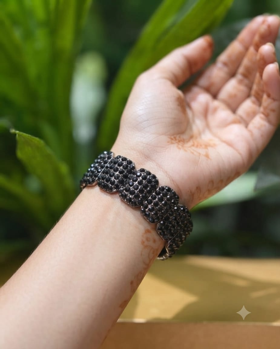 Premium Black Crystal Round Disc Stretch Bracelet –