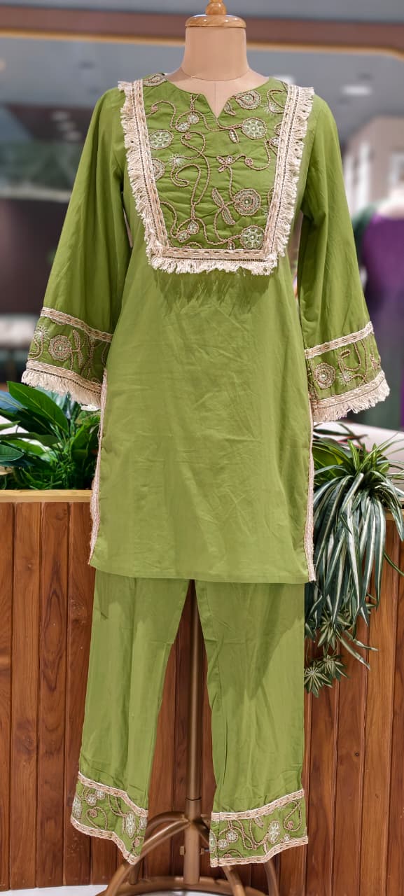 Boho Chic Thread Embroidered Yoke Tassel Accent Cotton Full Suit Set With Dupatta- 15496
