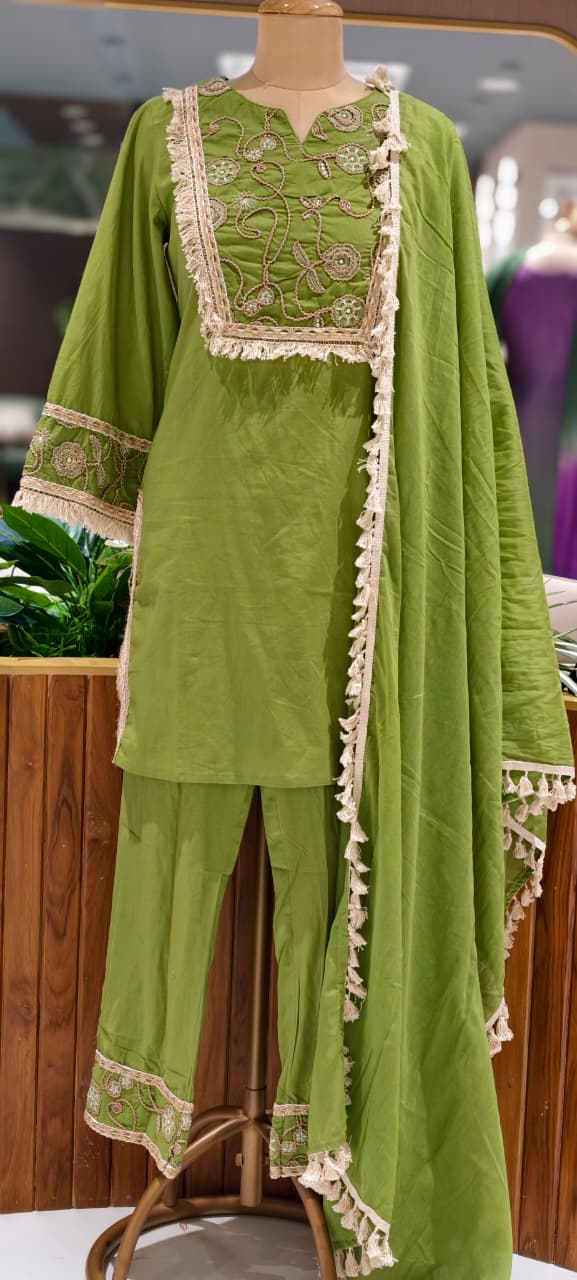 Boho Chic Thread Embroidered Yoke Tassel Accent Cotton Full Suit Set With Dupatta- 15496