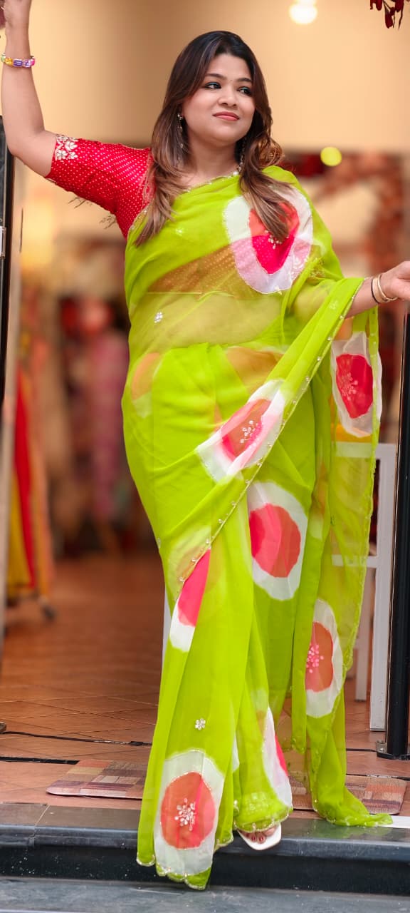 Rounded Print With Delicate Golden Outlines Semi Georgette Saree With Unstitched Blouse- 15657