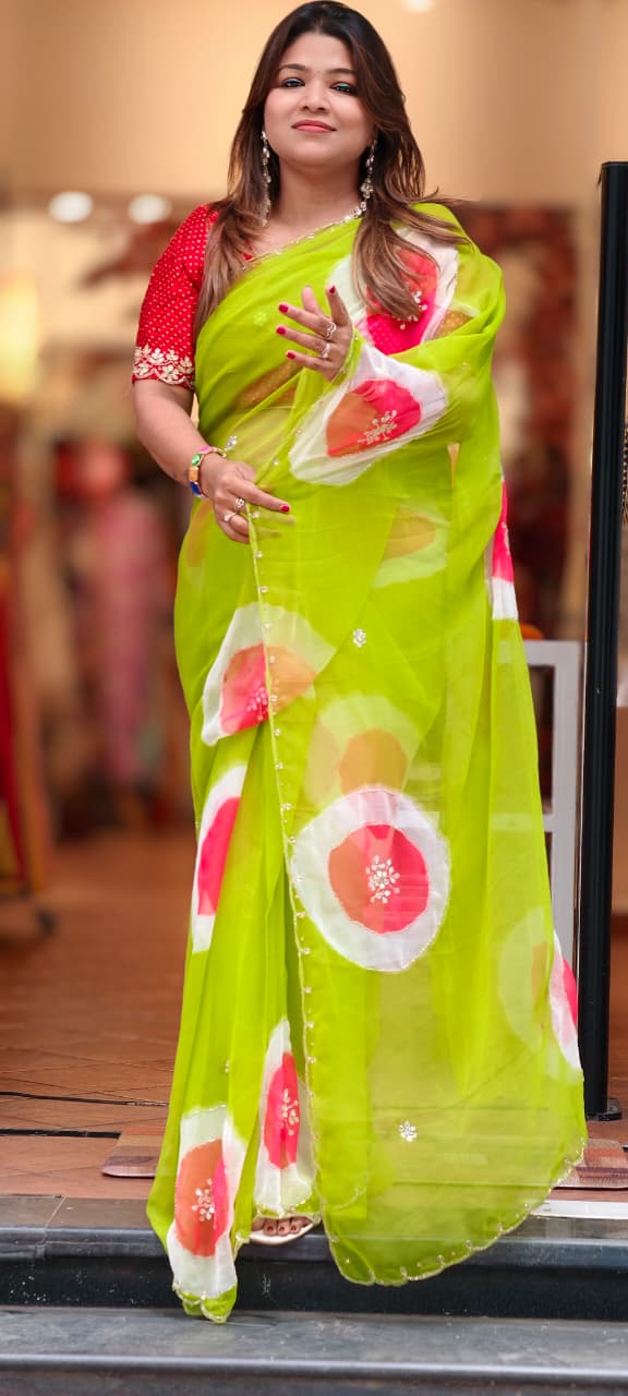 Rounded Print With Delicate Golden Outlines Semi Georgette Saree With Unstitched Blouse- 15657