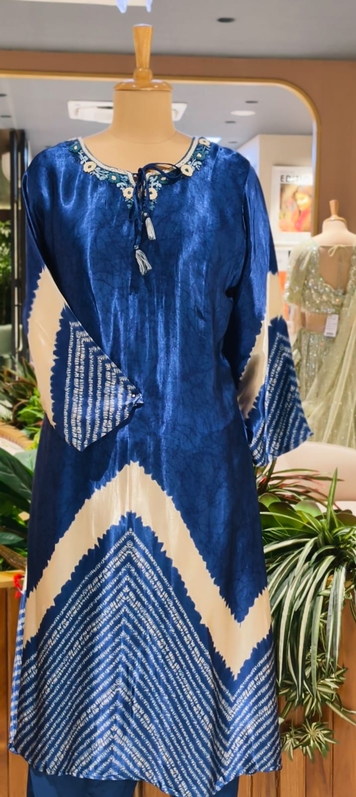 Gajji Silk Blend Dual-Tone Shibori Tie-Dye Kurta Pant Set with Intricate Neck Embroidery- 15738