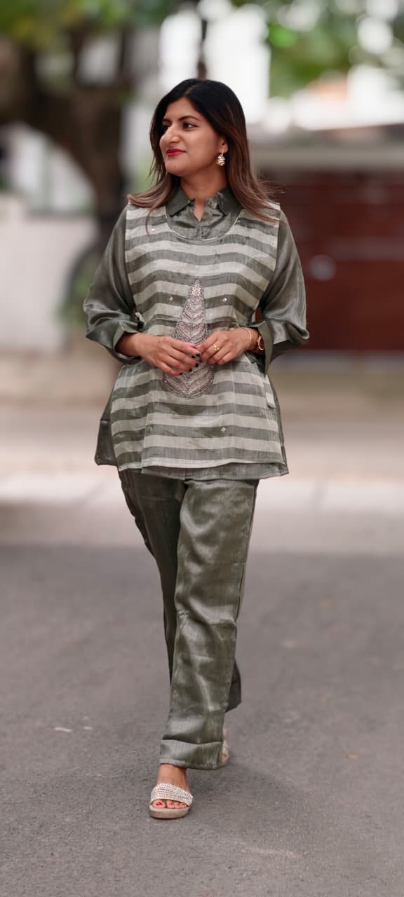 Metallic Leaf Embroidered Striped Pyramid Look Detechable Over Lay Side Knots Zebra Tissue Co-Ord Set- 15991