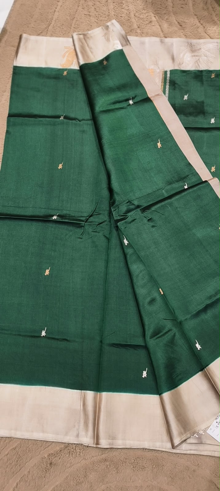 Luxurious Raw Silk Handloom Banarasi Emerald Green Saree with Heavy Golden Zari Pallu and Birds Motifs- 16551