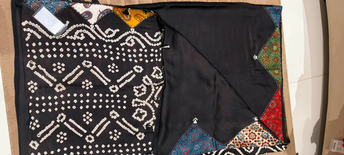 Elegant Mudal Muslin Saree with Handcrafted Ajrak Print Patchwork Detailing & Unstitched Blouse Piece-16648