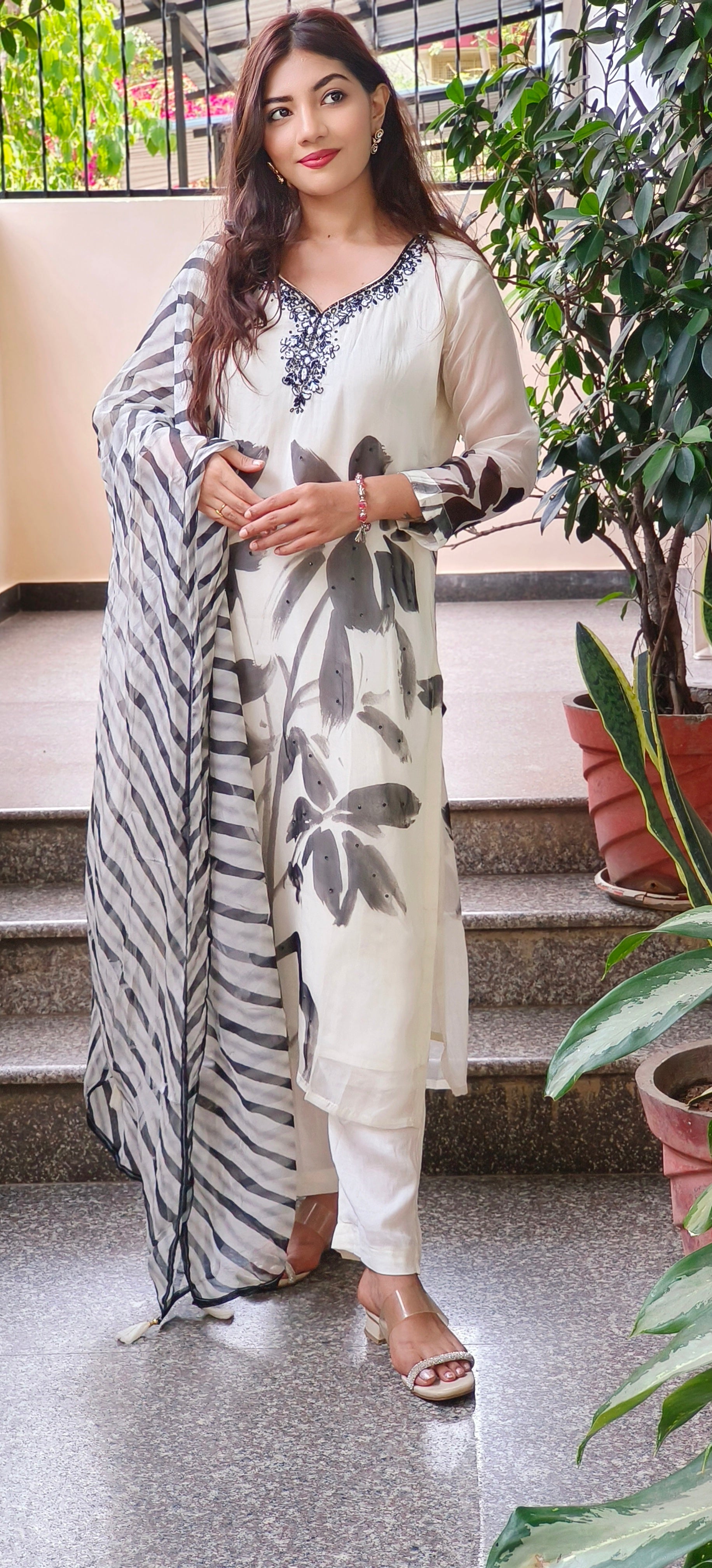 Graceful Hand-Embroidered Full Suit Set in Organza Fabric with Bold Monochrome Floral Design DRYWASH DISPATCHING WILL BE FROM MONDAY-09406