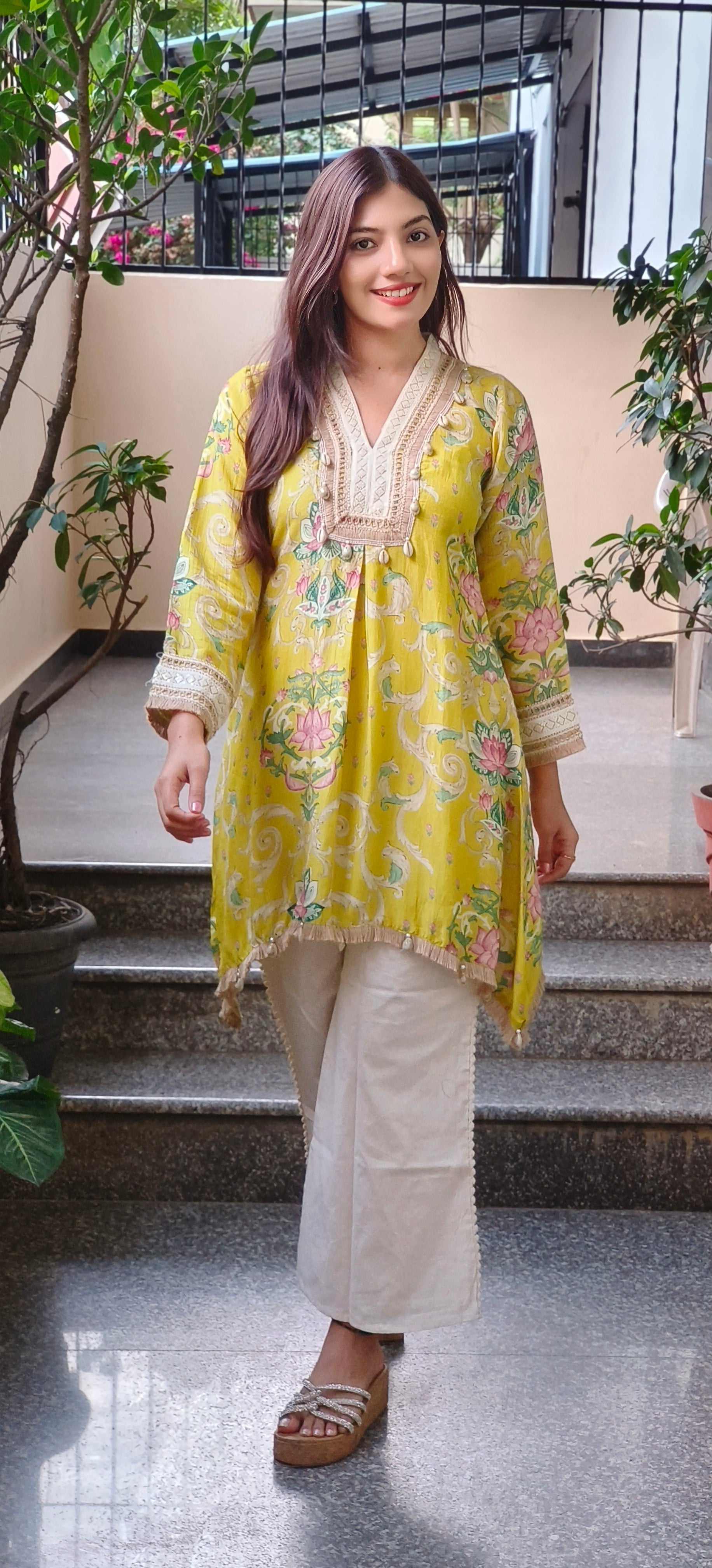 Floral-Print Kurta with Embellished Lace Neckline, Tassel Detailing Kurta pant 09342