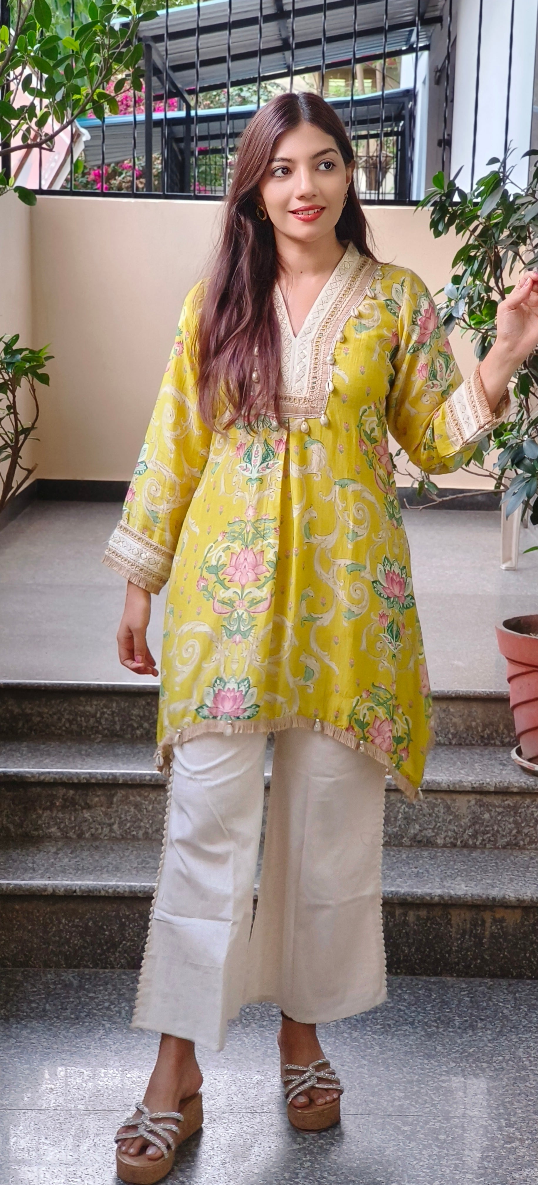Floral-Print Kurta with Embellished Lace Neckline, Tassel Detailing Kurta pant 09342