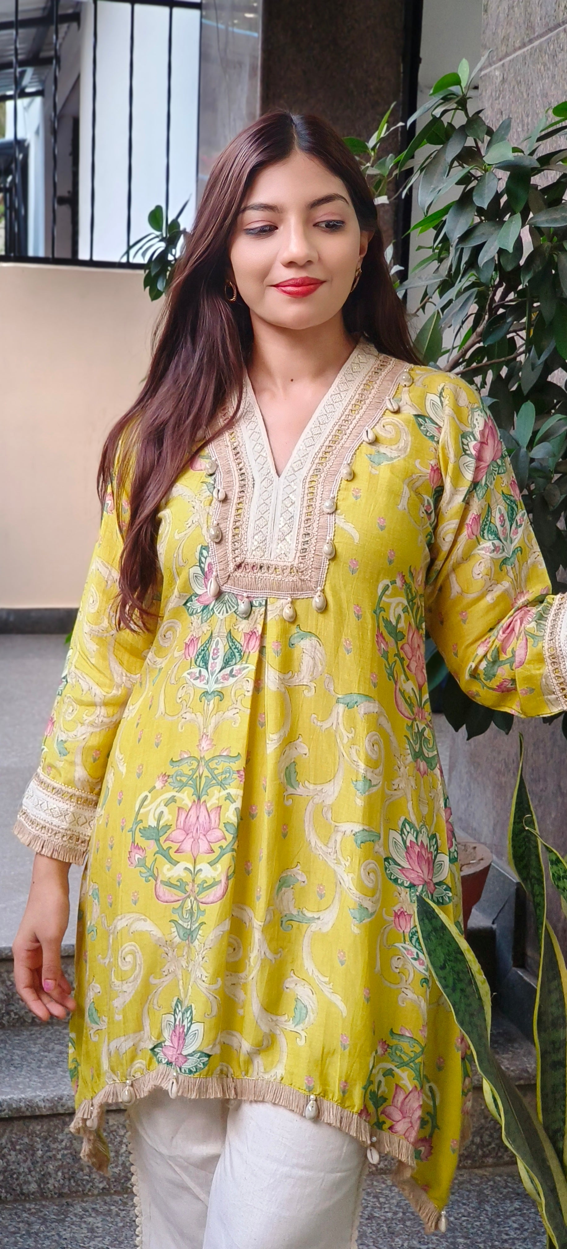 Floral-Print Kurta with Embellished Lace Neckline, Tassel Detailing Kurta pant 09342