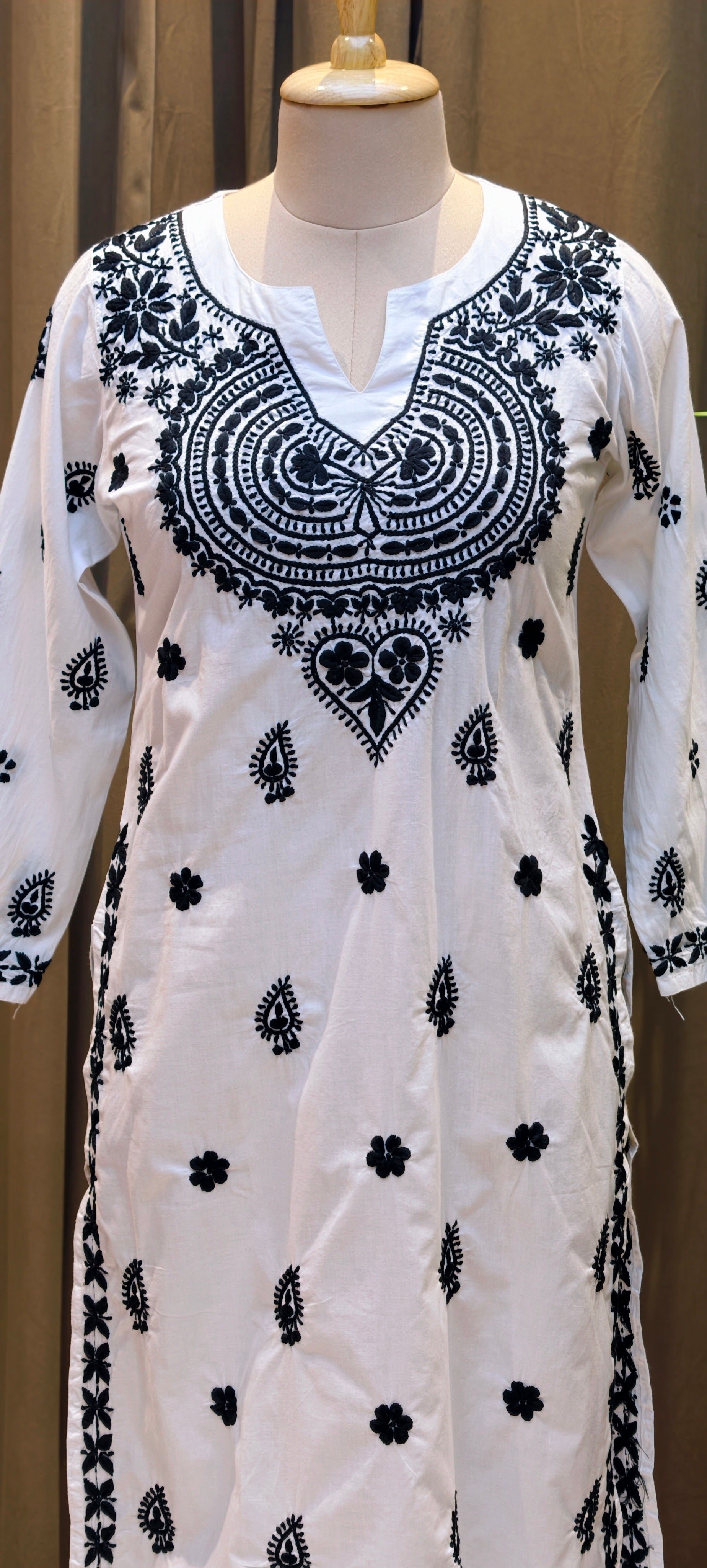 Elegant Mul Cotton Lucknowi Chikankari Style Embroidered Kurti with Intricate Thread Work 13948