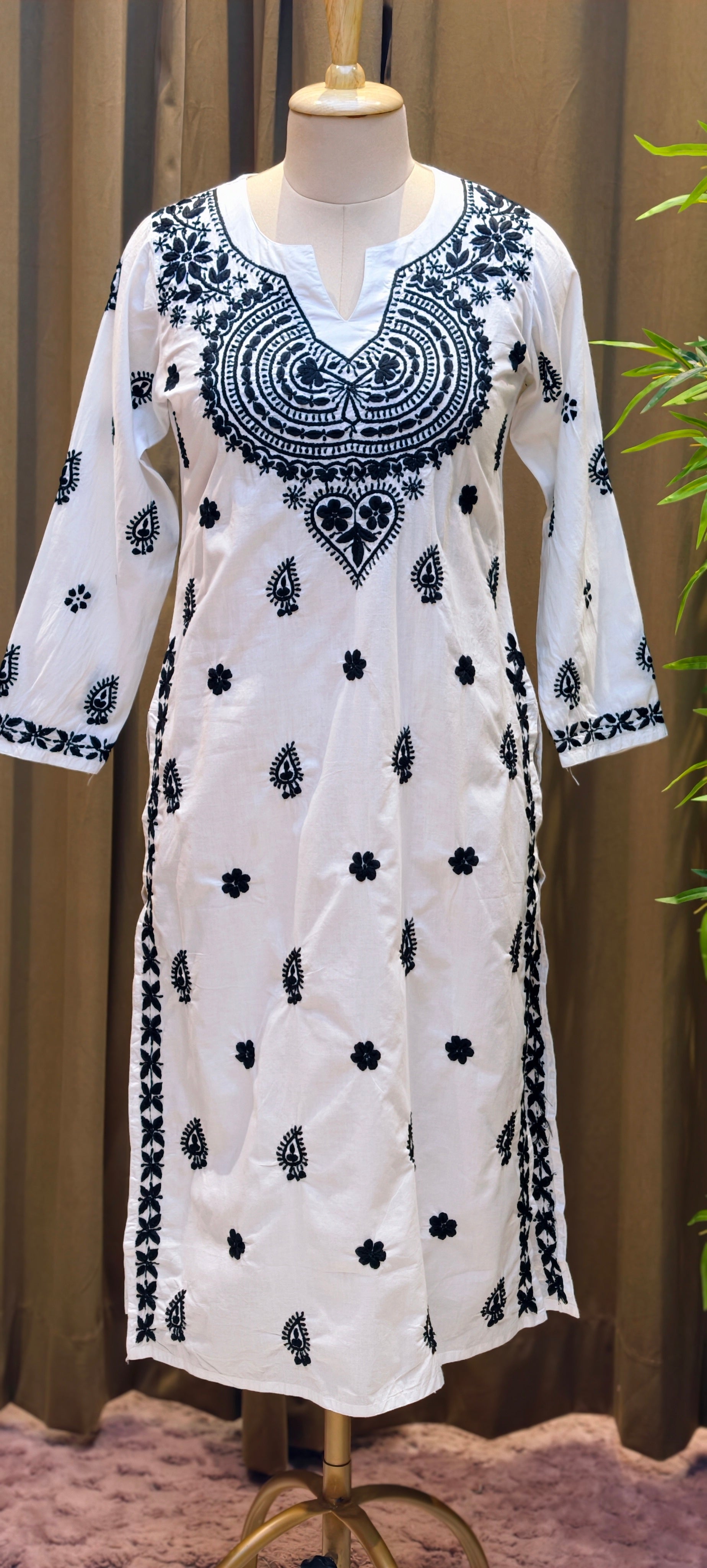 Elegant Mul Cotton Lucknowi Chikankari Style Embroidered Kurti with Intricate Thread Work 13948