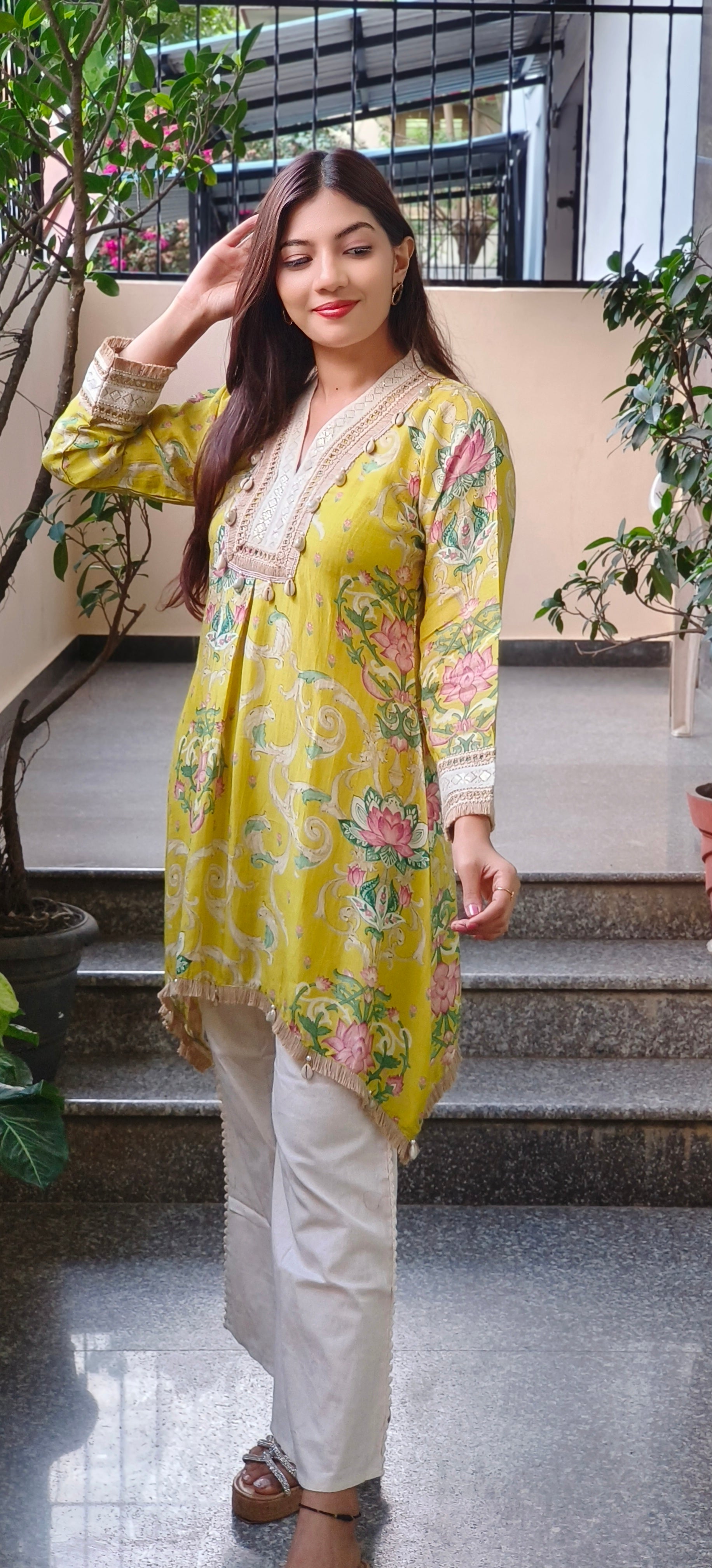 Floral-Print Kurta with Embellished Lace Neckline, Tassel Detailing Kurta pant 09342