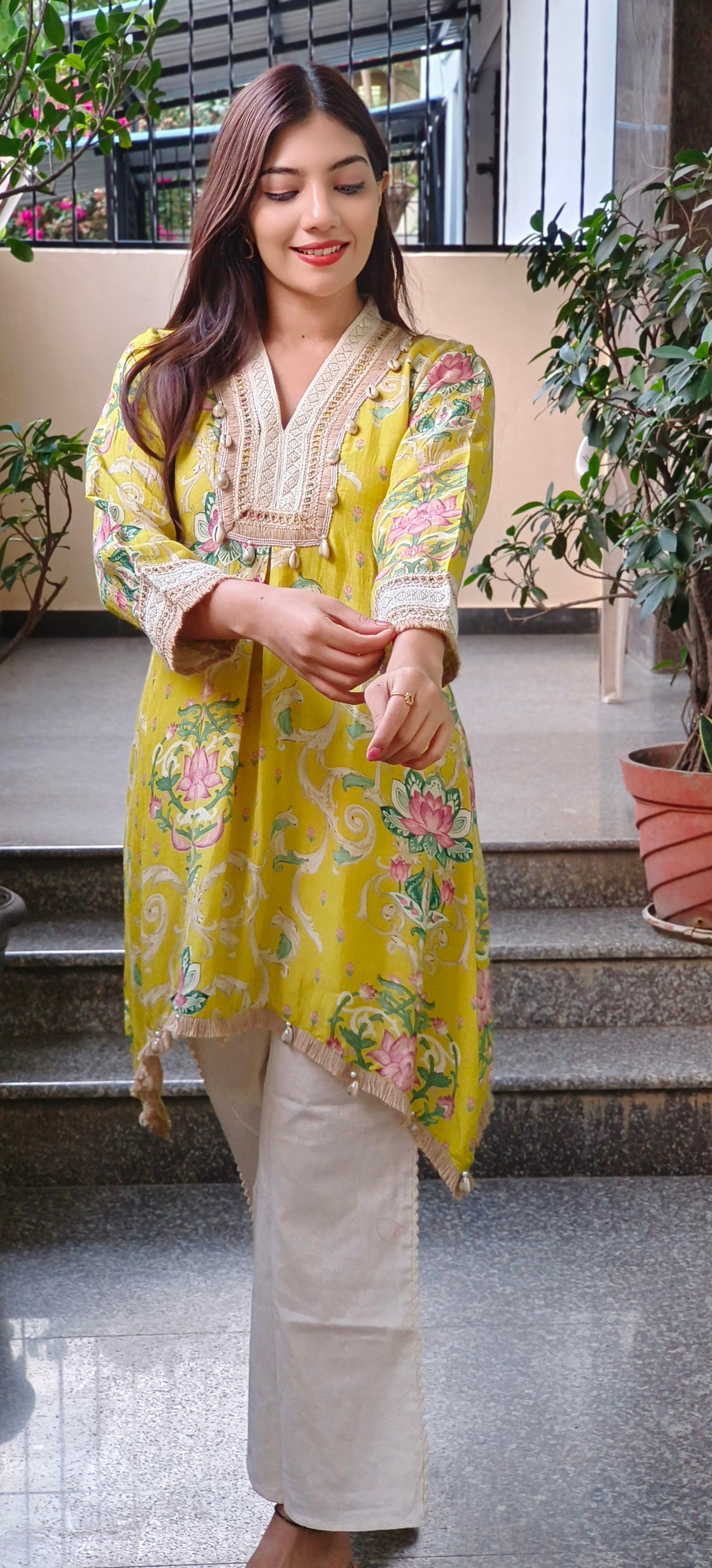 Floral-Print Kurta with Embellished Lace Neckline, Tassel Detailing Kurta pant 09342