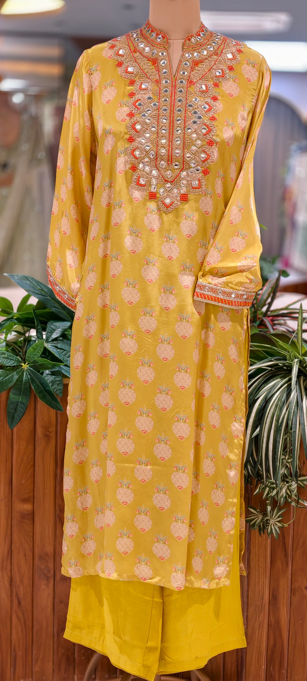 Premium Crepe Kurta Pant Set with Intricate Zari Embroidery & Straight-Bottom Pants 16994