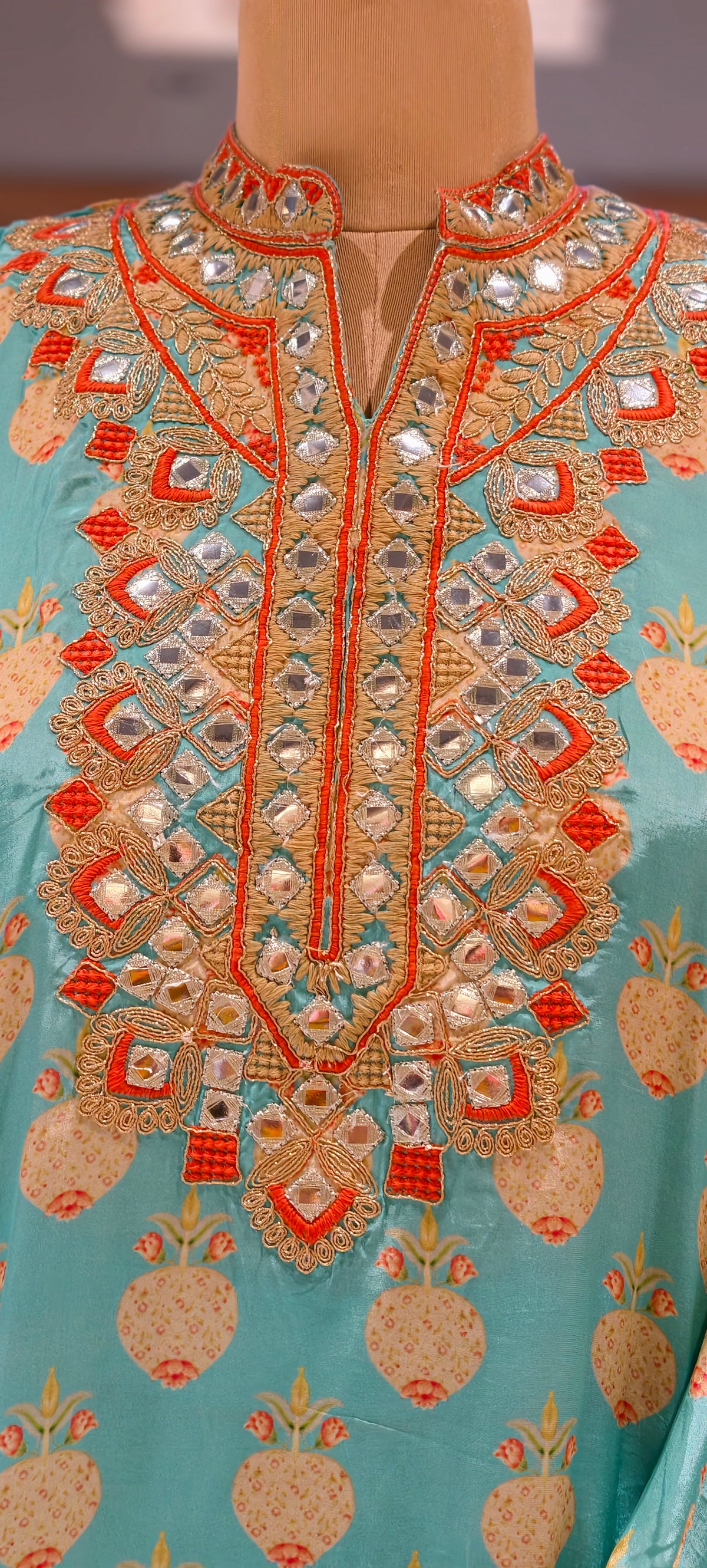 Premium Crepe Kurta Pant Set with Intricate Zari Embroidery & Straight-Bottom Pants 16994