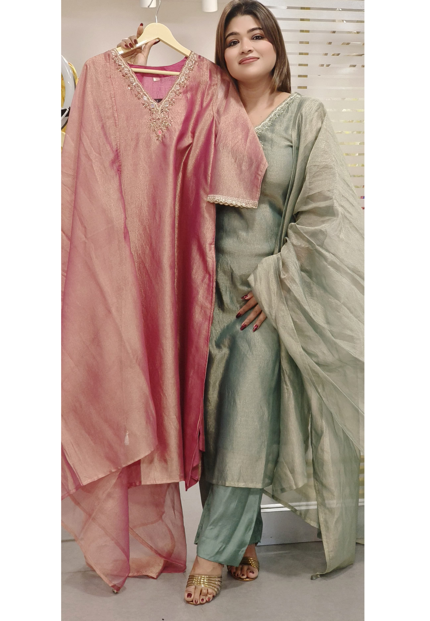 Crush Tissue Beautiful V-Neck Real Mirror Work Full Set-07170-71