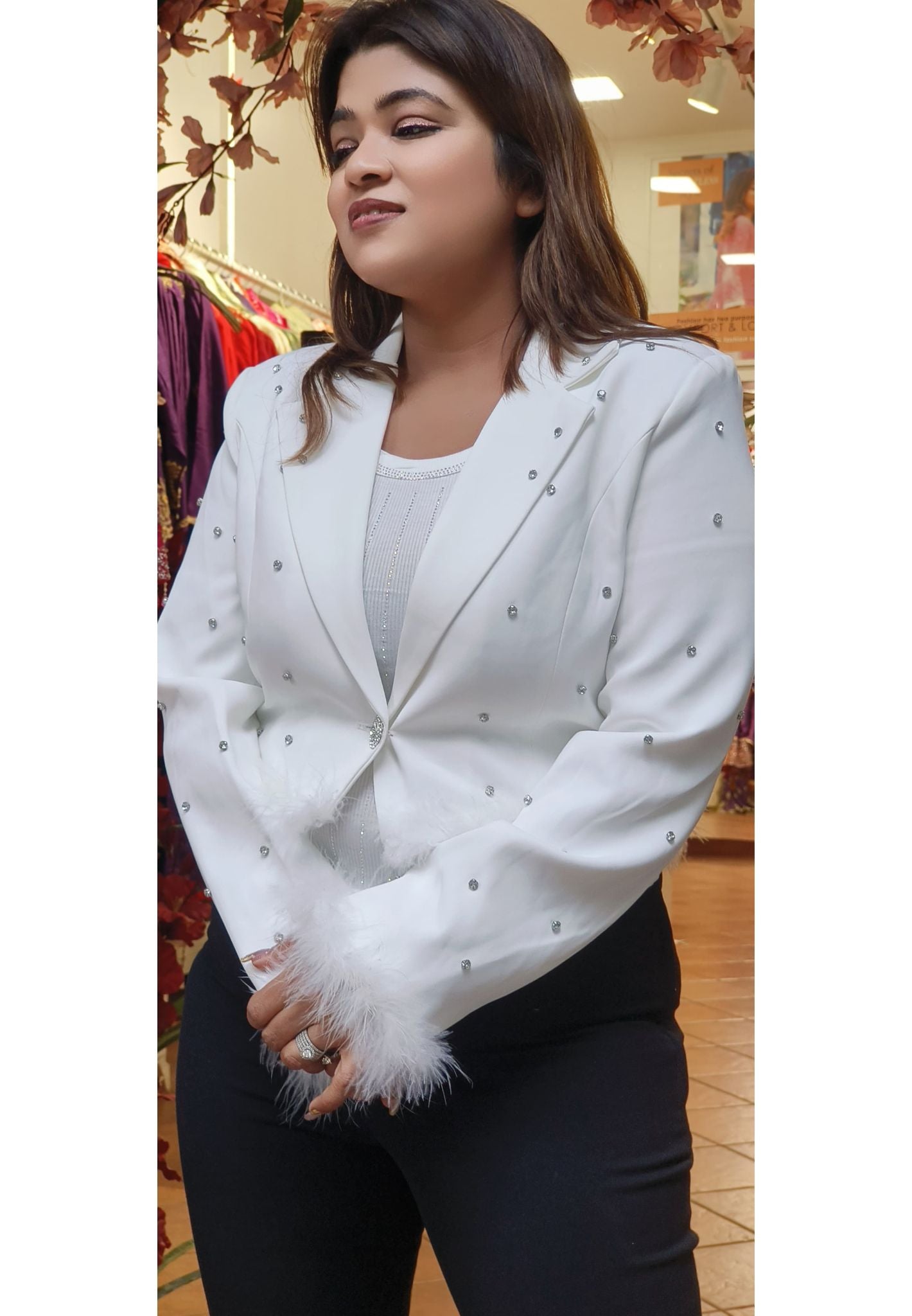 Single crystal detailed button closure