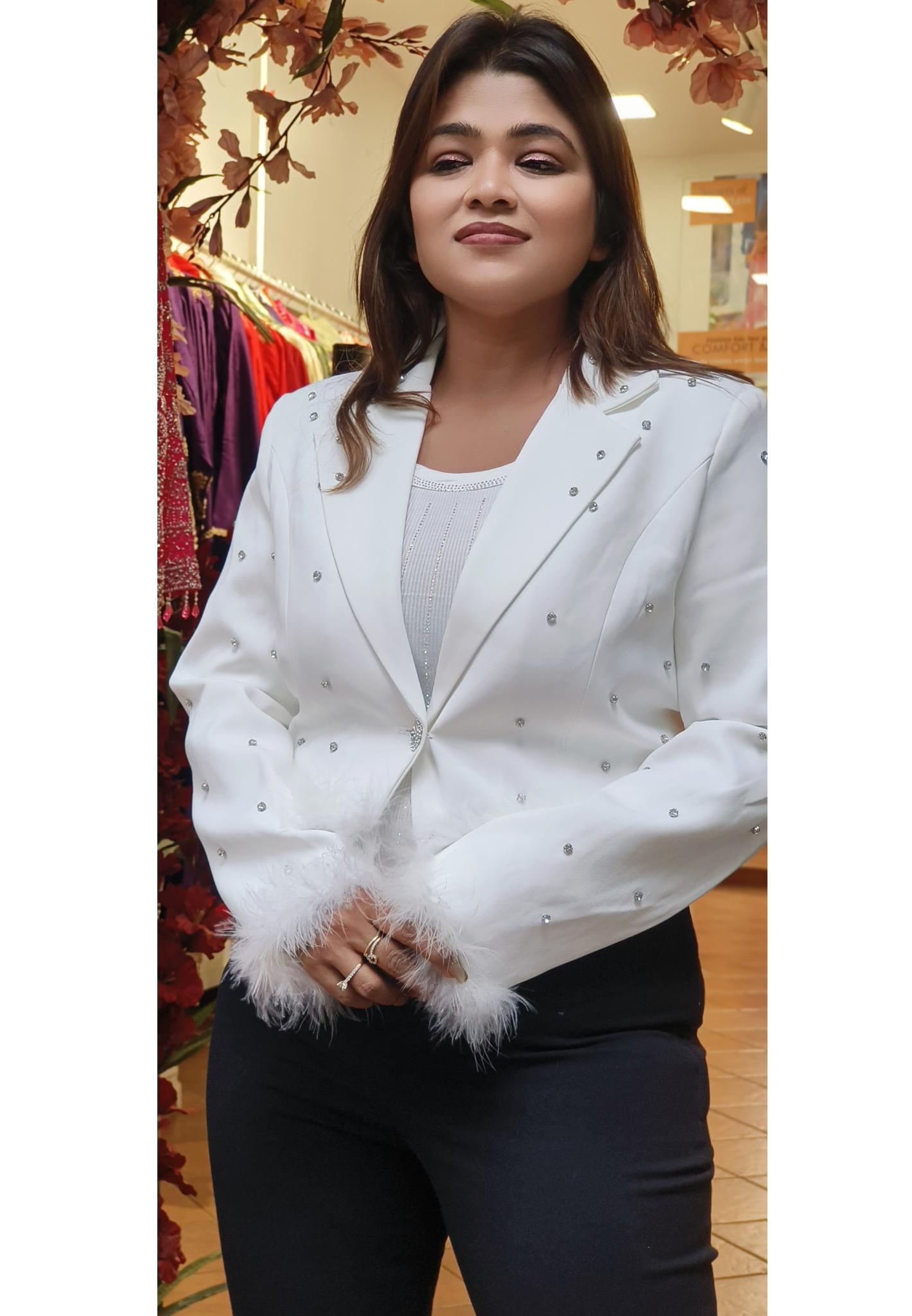 Single crystal detailed button closure