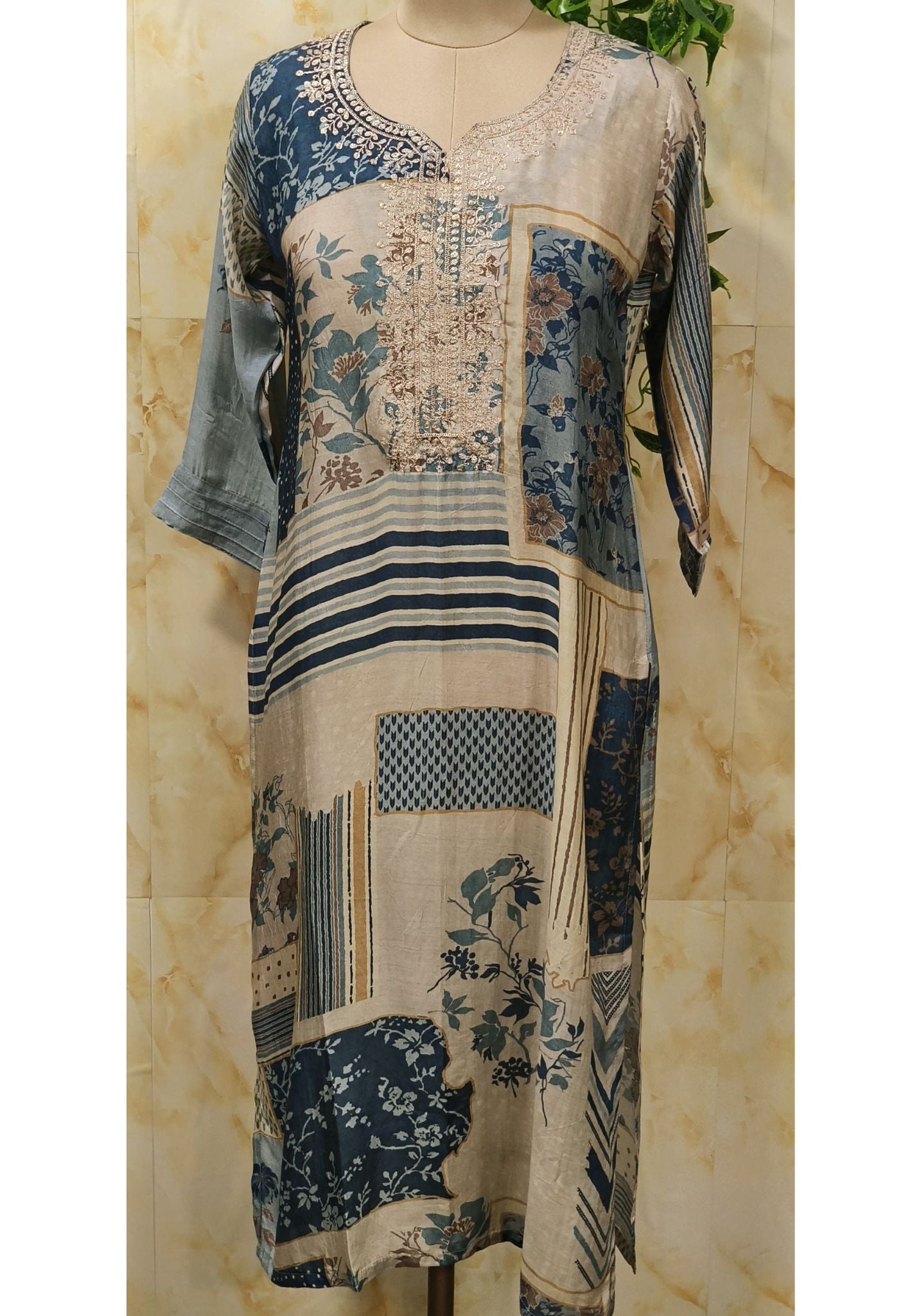 Floral Printed muslin Zari  embroiderd only kurti-07727