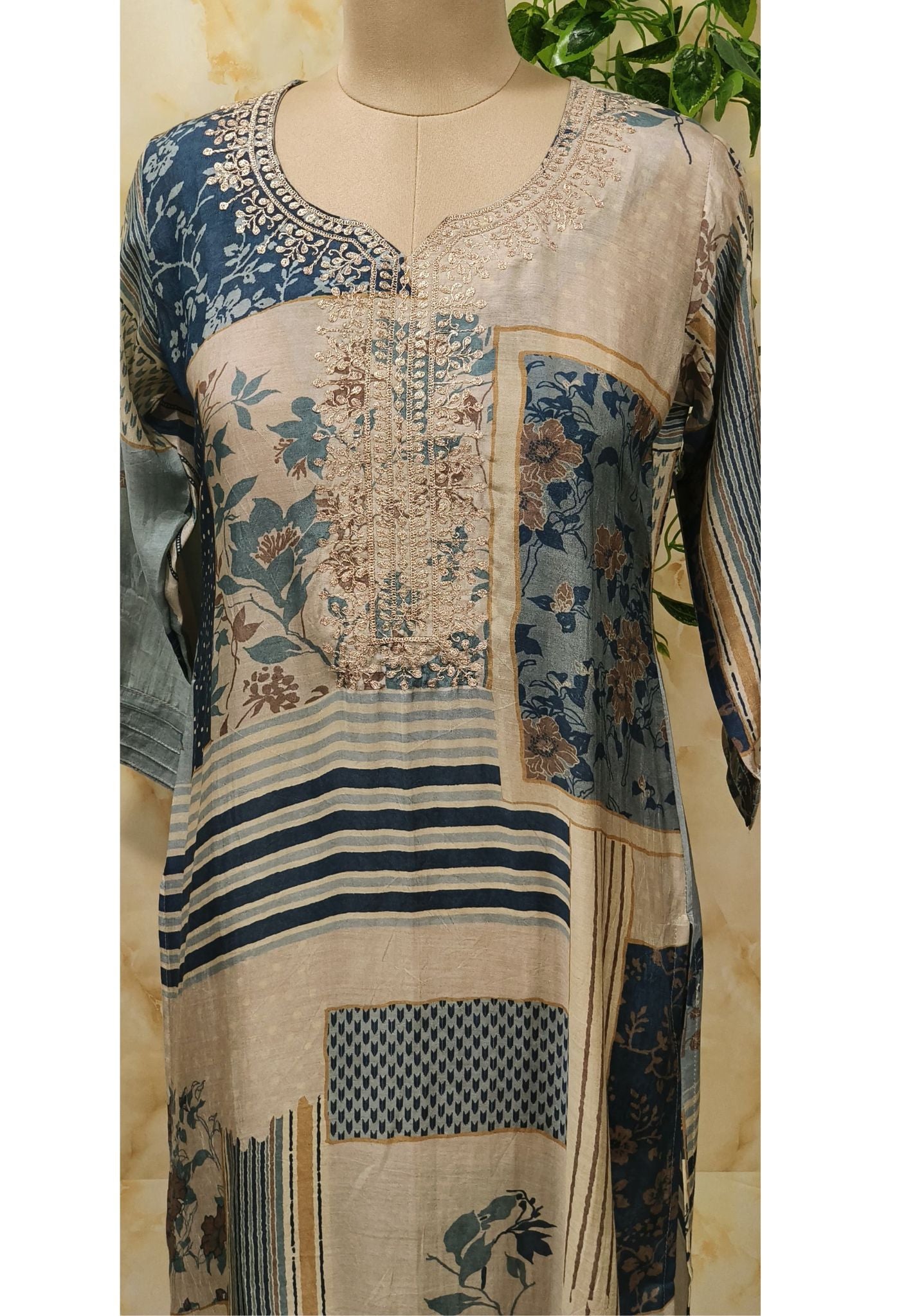 Floral Printed muslin Zari  embroiderd only kurti-07727