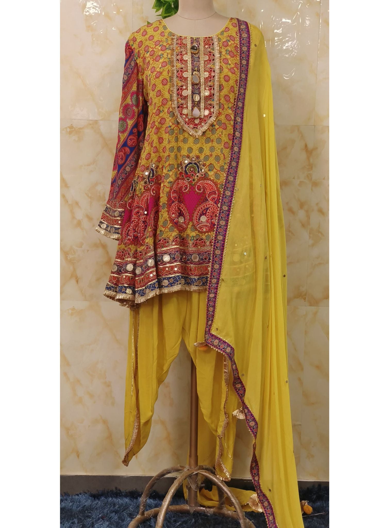 Printed Short Length Top with Gotta Patti Work, Chiffon Dupatta, and Tulip Pants – A Perfect Fusion of Elegance and Contemporary StyleDRYWASH-