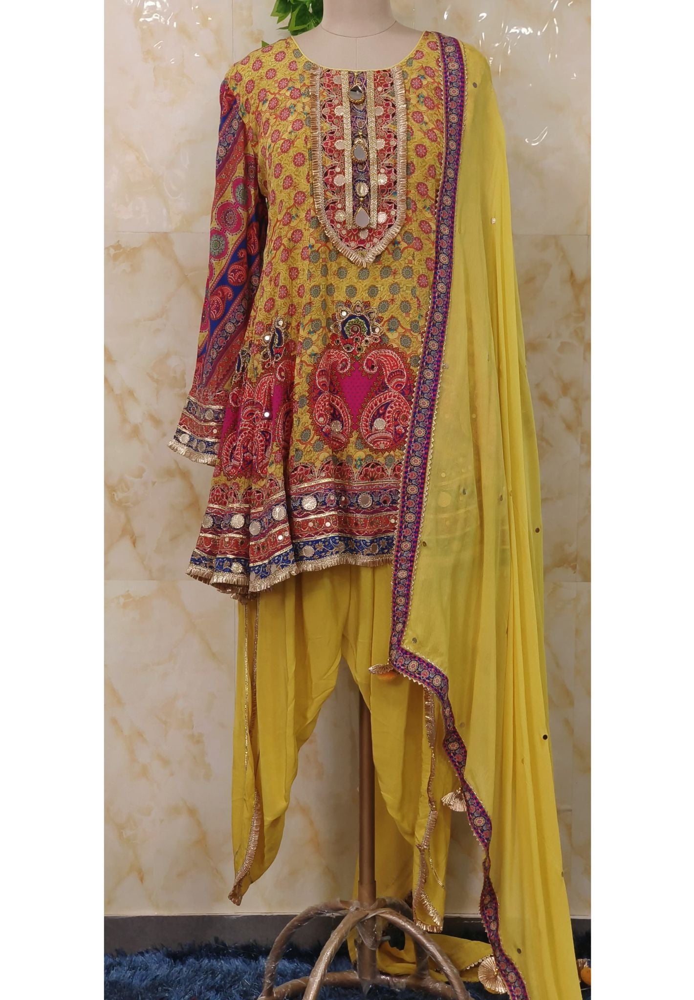 Printed Short Length Top with Gotta Patti Work, Chiffon Dupatta, and Tulip Pants – A Perfect Fusion of Elegance and Contemporary StyleDRYWASH-