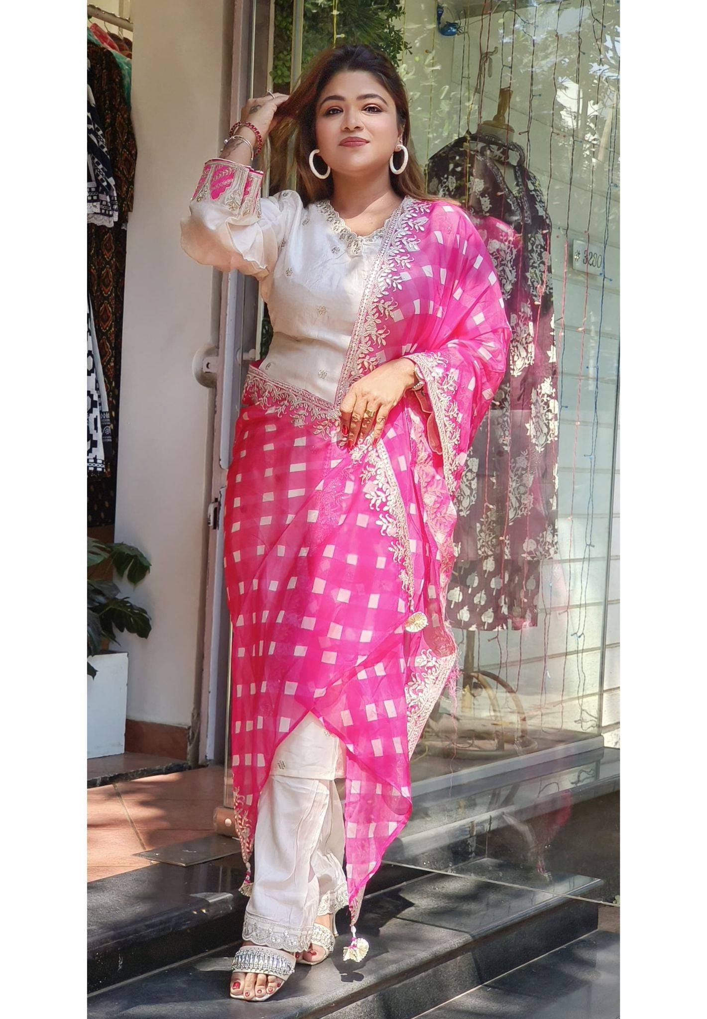Graceful Off-White Silk Embroidered Kurta with Pink Contrast Dupatta – A Perfect Blend of Elegance and Sophistication-08614