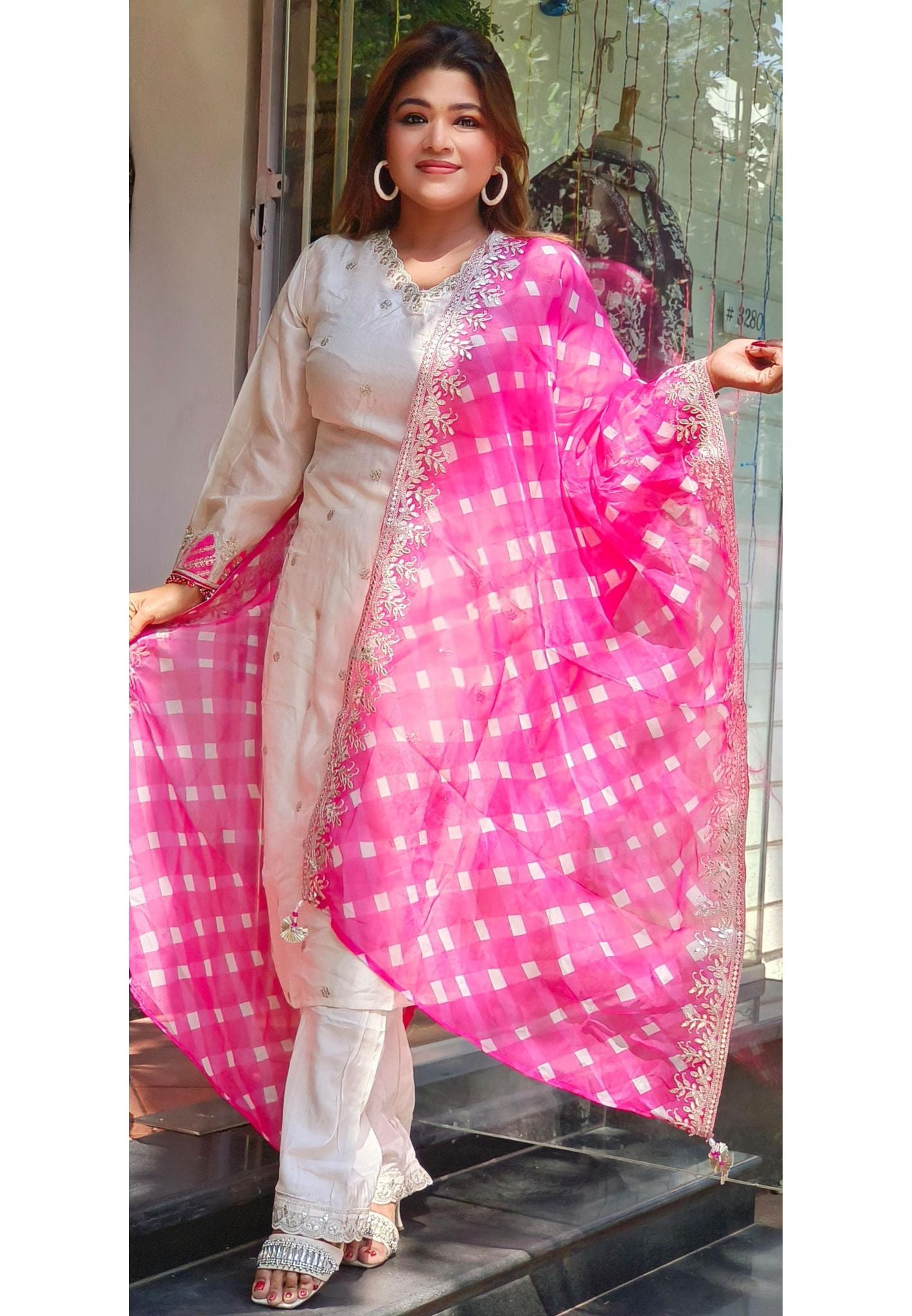 Graceful Off-White Silk Embroidered Kurta with Pink Contrast Dupatta – A Perfect Blend of Elegance and Sophistication-08614